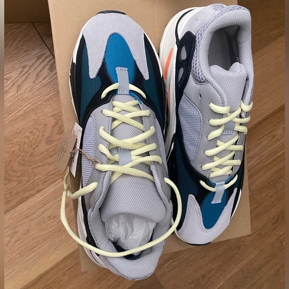 YEEZY BOOST 700 WAVE RUNNER - Picture 2 of 5